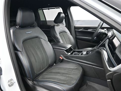 Used 2023 Jeep Grand Cherokee Trailhawk w/ Luxury Tech Group III image 27