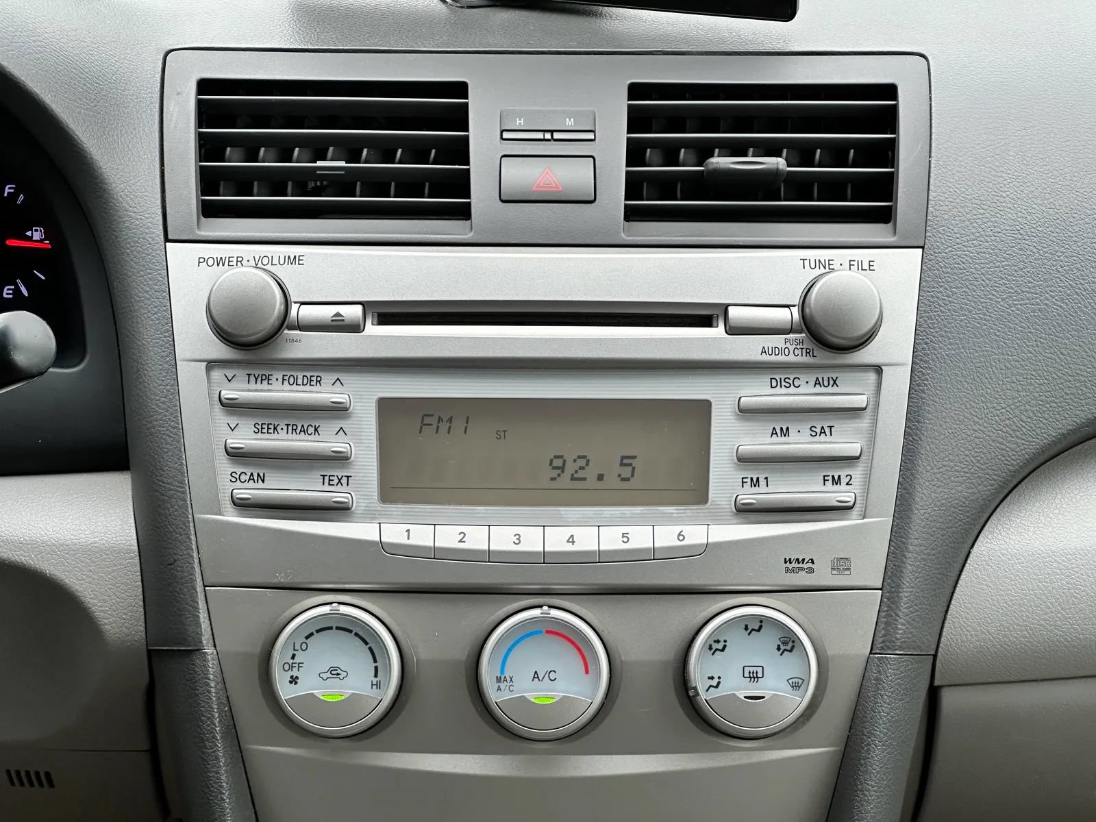 Used 2011 Toyota Camry LE FWD image 20