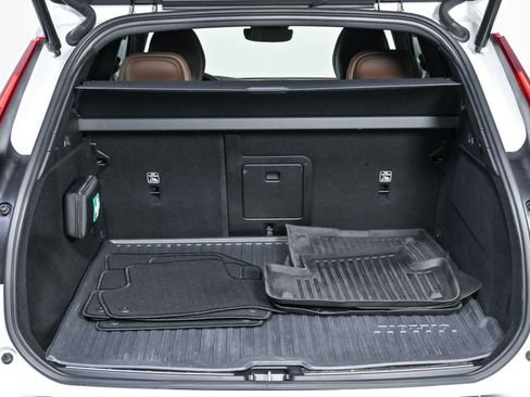 Certified 2024 Volvo XC60 B5 Plus w/ Protection Package Premier AWD/4WD image 30