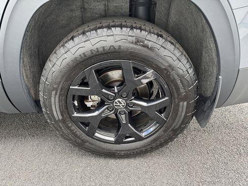 Used 2024 Volkswagen Atlas Peak Edition SE AWD/4WD image 25