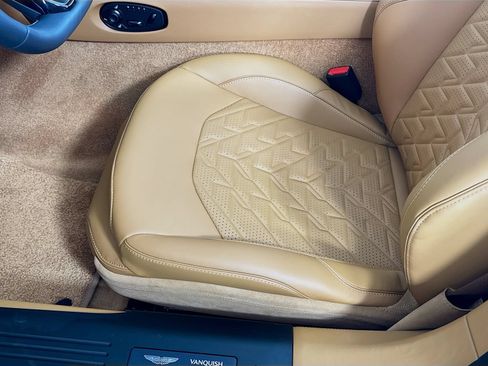 Used 2026 Aston Martin Vanquish Convertible RWD image 18