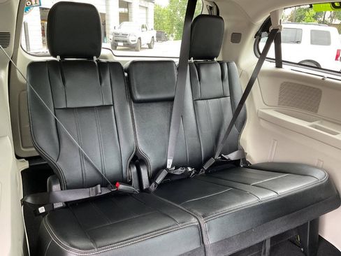 Used 2015 Chrysler Town & Country Touring w/ Driver Convenience Group FWD image 38