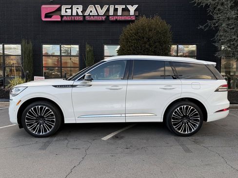 Used 2023 Lincoln Aviator Black Label w/ Class IV Trailer Tow Package image 9