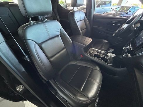 Used 2023 Chevrolet Traverse RS FWD image 62