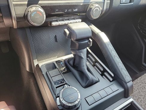 Used 2025 Toyota 4Runner SR5 AWD/4WD image 17