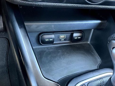 Used 2025 Kia Soul LX w/ LX Technology Package FWD image 17