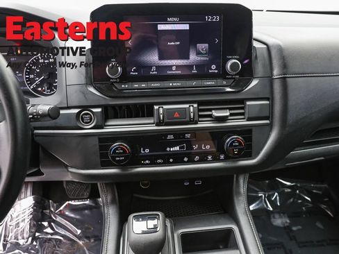Used 2023 Nissan Pathfinder S AWD/4WD image 10