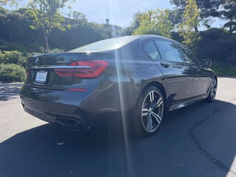 Used 2019 BMW 740i w/ M Sport Package RWD image 5