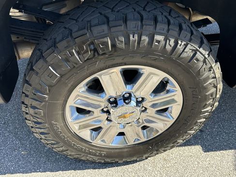 Used 2024 Chevrolet Silverado 3500 High Country w/ High Country Premium Package image 21