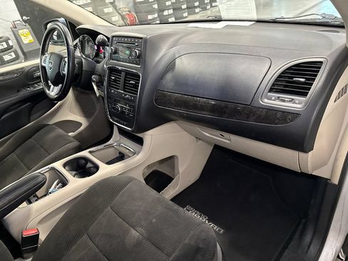 Used 2012 Dodge Grand Caravan Crew FWD image 13