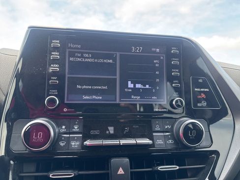 Used 2022 Toyota Highlander L FWD image 36