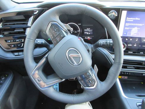 New 2026 Lexus TX 500h AWD image 39