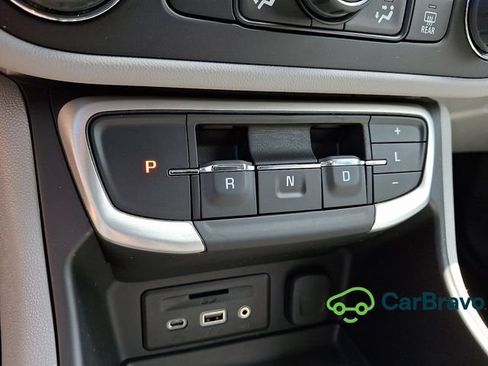 Used 2024 GMC Terrain SLT AWD/4WD image 16
