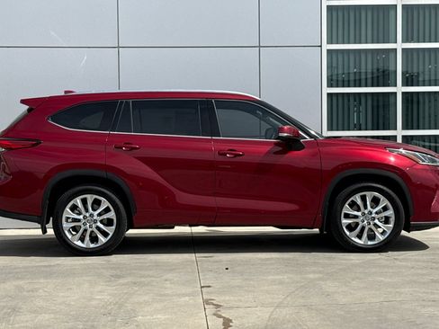 Used 2020 Toyota Highlander Limited AWD/4WD image 3