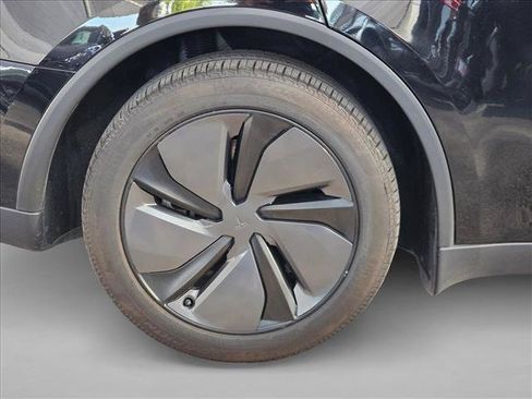 Used 2026 Tesla Model Y 2WD image 20