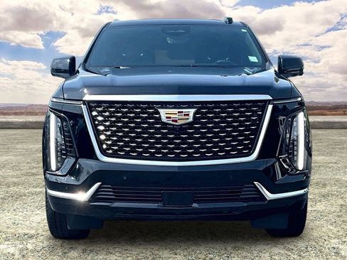 Used 2025 Cadillac Escalade Premium Luxury AWD/4WD image 2