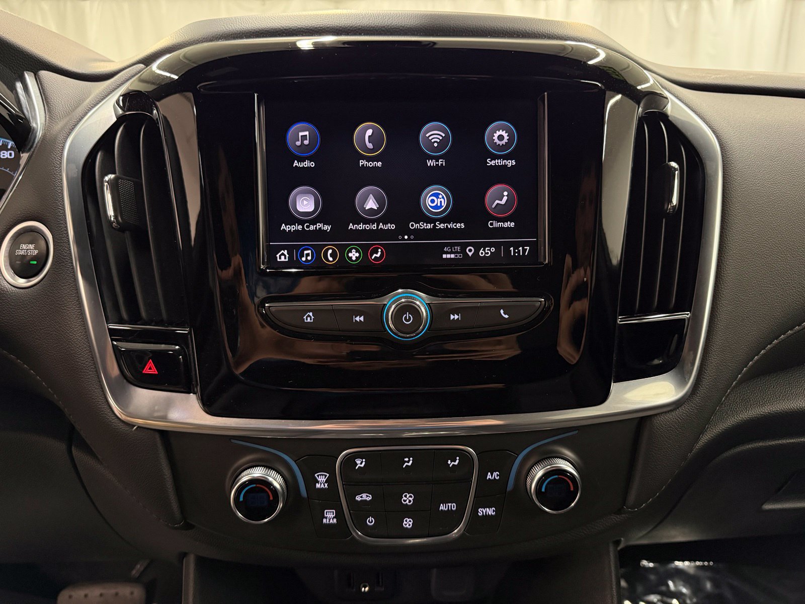 Used 2023 Chevrolet Traverse LT FWD image 14