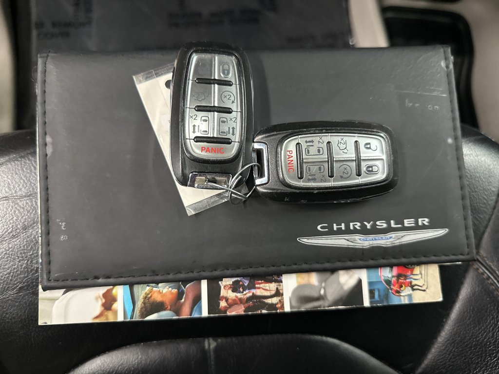 Used 2017 Chrysler Pacifica Touring-L FWD image 40