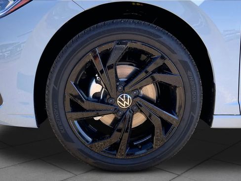 New 2026 Volkswagen Jetta SE FWD image 12