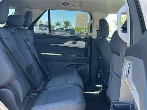 New 2026 Ford Explorer Active RWD image 13