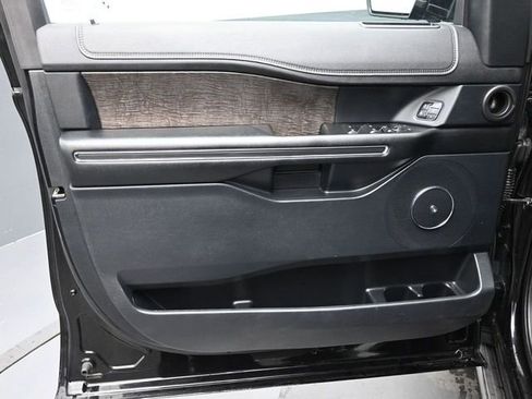 Used 2020 Ford Expedition Limited image 11