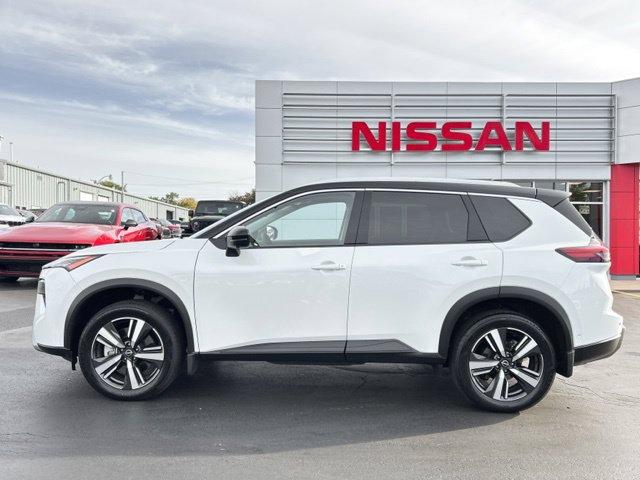 Used 2025 Nissan Rogue SL w/ Tech Package AWD/4WD image 2