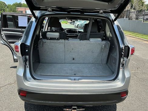 Used 2015 Toyota Highlander XLE FWD image 28