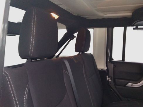 Used 2017 Jeep Wrangler Unlimited Sahara w/ Max Tow Package image 29