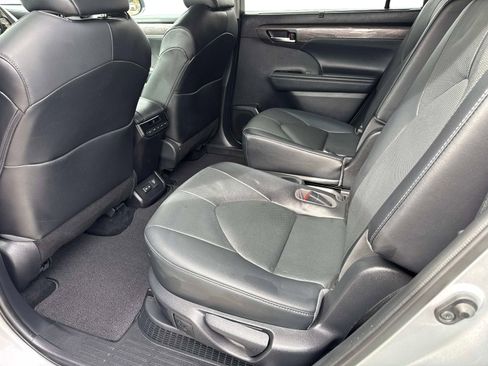 Used 2022 Toyota Highlander Limited image 15