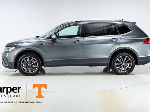 Used 2022 Volkswagen Tiguan SE w/ Panoramic Sunroof Package AWD/4WD image 2