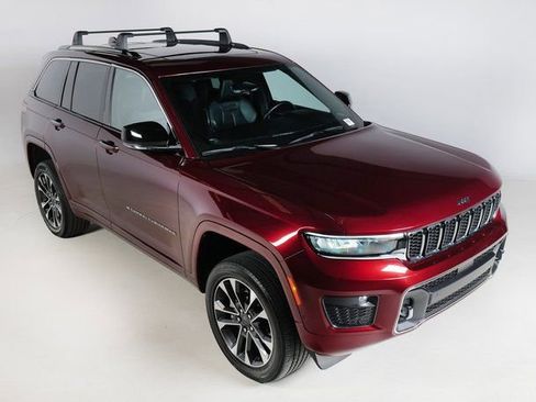 Used 2022 Jeep Grand Cherokee Overland w/ Luxury Tech Group IV image 4