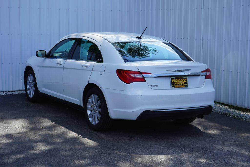 Used 2013 Chrysler 200 Touring FWD image 4