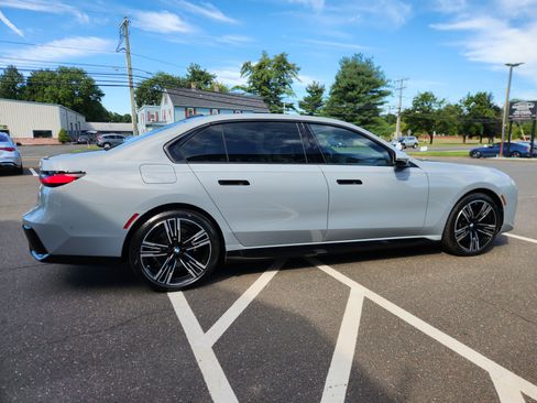 Used 2023 BMW i7 xDrive60 w/ Parking Assistance Package AWD/4WD image 11