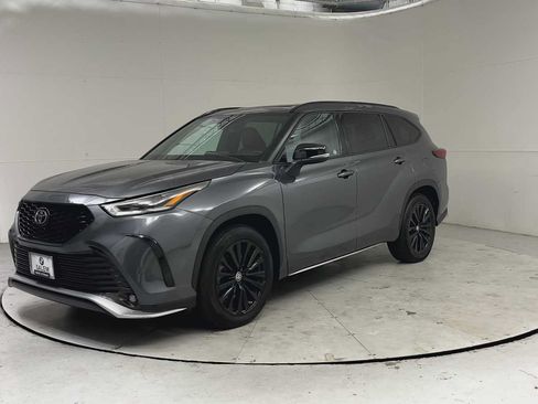 Used 2023 Toyota Highlander XSE AWD/4WD image 6