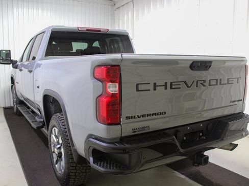 Used 2024 Chevrolet Silverado 2500 Custom w/ Custom Value Package image 4