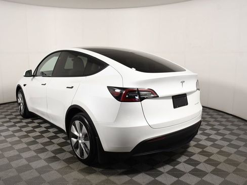 Used 2023 Tesla Model Y Long Range image 4