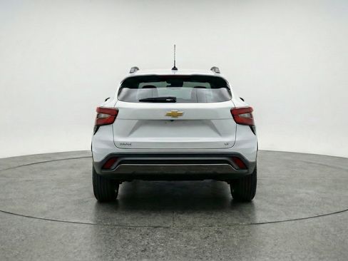Used 2025 Chevrolet Trax LT image 7
