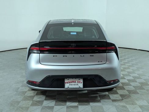 Used 2025 Toyota Prius XLE FWD image 4