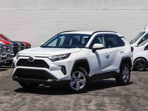 Used 2025 Toyota RAV4 XLE FWD image 1