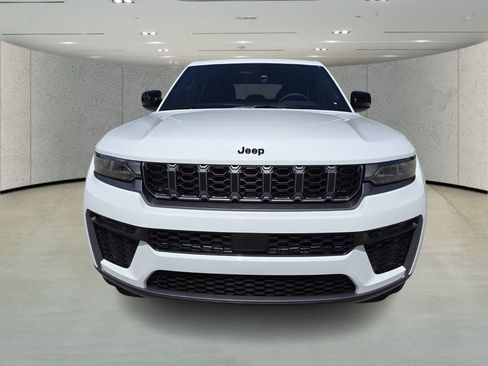 New 2026 Jeep Grand Cherokee Altitude RWD image 2