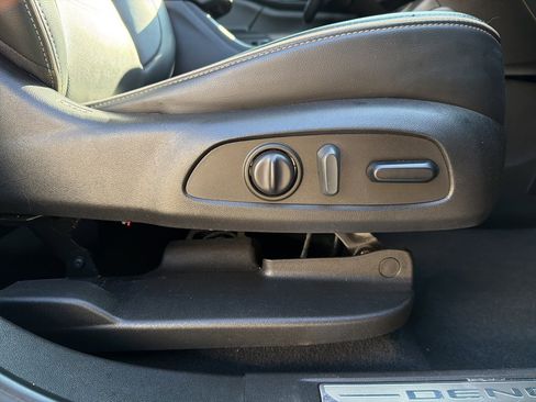 Used 2022 GMC Acadia Denali w/ Denali Ultimate Package image 16