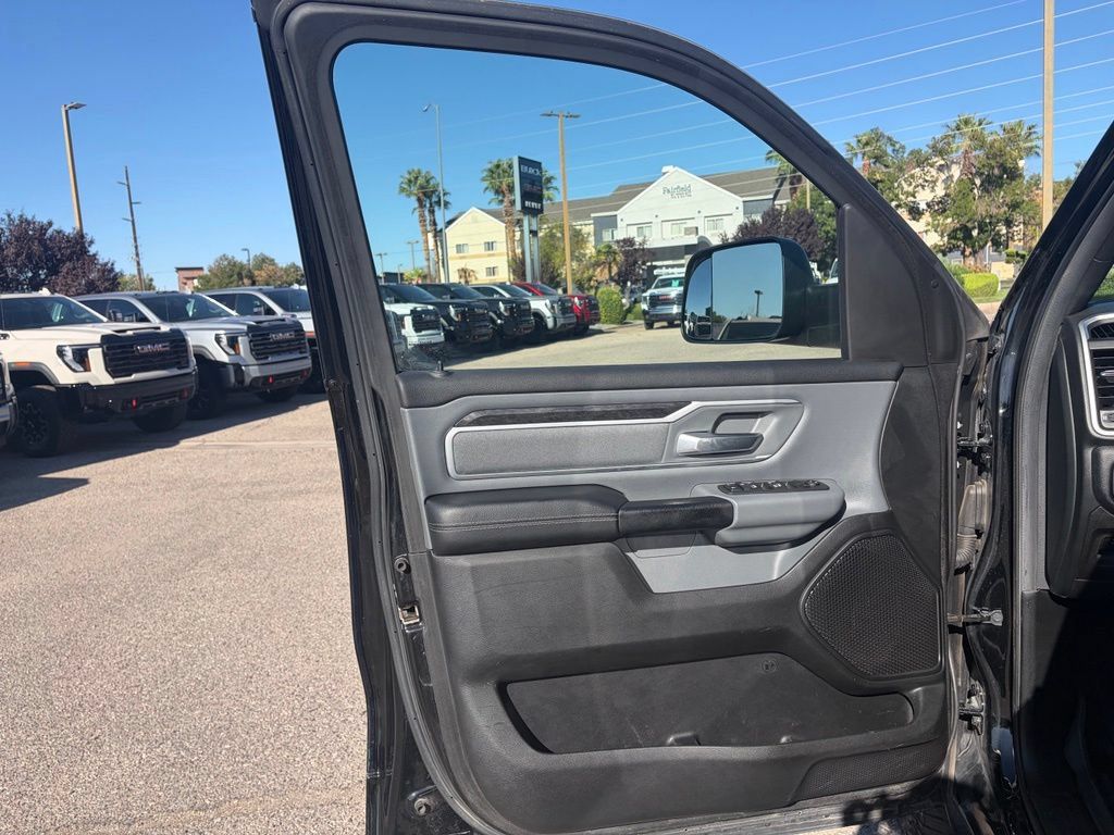 Used 2022 RAM 1500 Big Horn AWD/4WD image 12