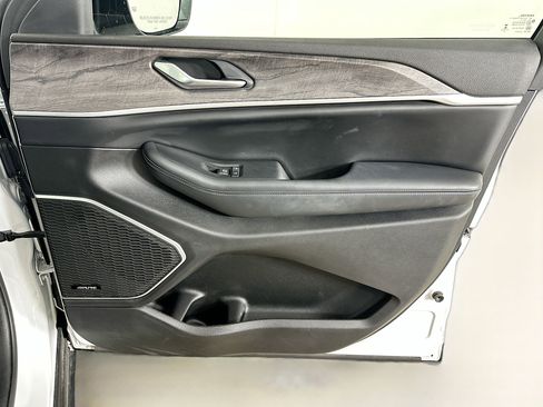 Used 2022 Jeep Grand Cherokee L Limited image 34