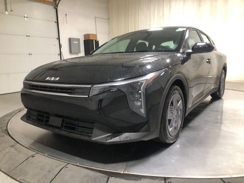 New 2025 Kia K4 LX image 3