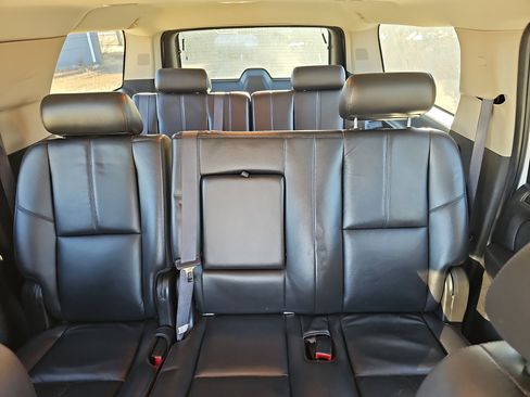 Used 2010 Chevrolet Suburban LT image 16