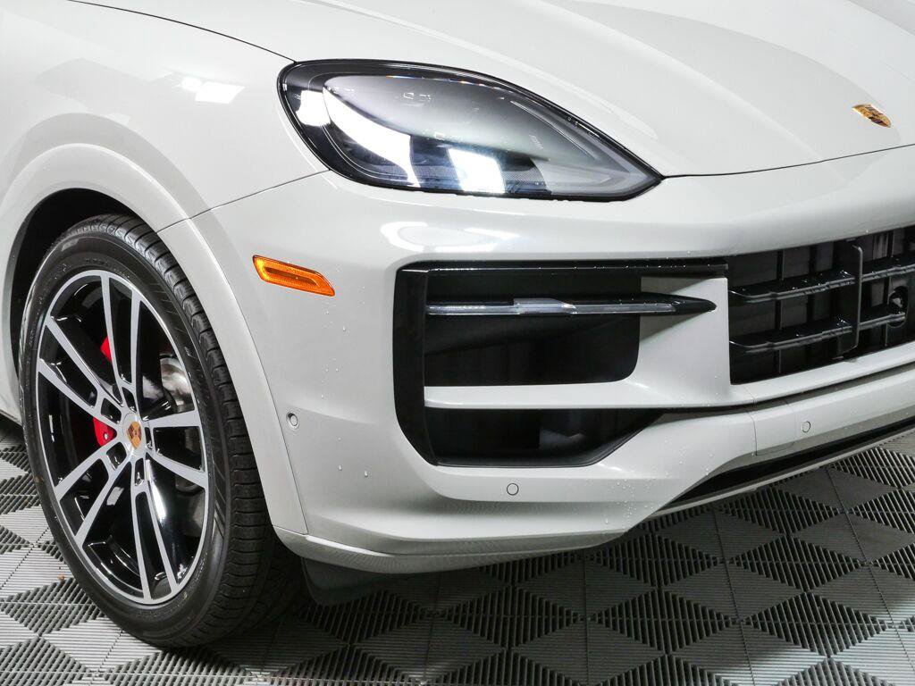 New 2026 Porsche Cayenne GTS AWD/4WD image 39