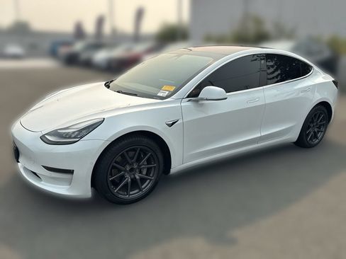 Used 2018 Tesla Model 3 Long Range RWD image 4