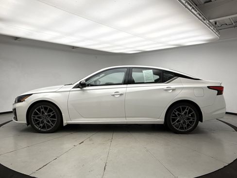 Used 2023 Nissan Altima 2.0 SR FWD image 2
