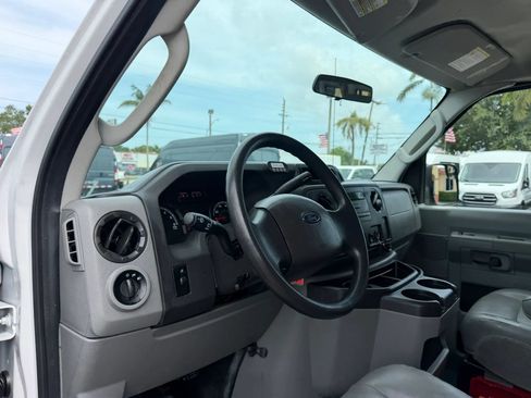 Used 2014 Ford E-250 and Econoline 250 Extended w/ Power Group RWD image 11