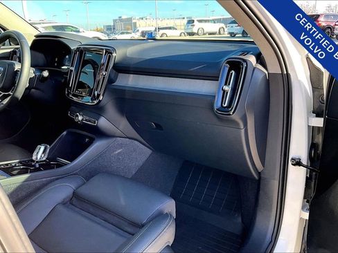 Used 2024 Volvo XC40 B5 Plus image 21